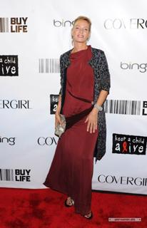 Uma Thurman feet photo thumbnail