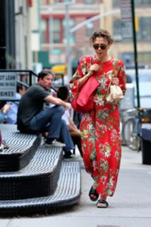 Maggie Gyllenhaal feet photo thumbnail