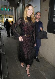 Mischa Barton feet photo thumbnail