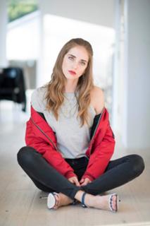 Chiara Ferragni feet photo thumbnail