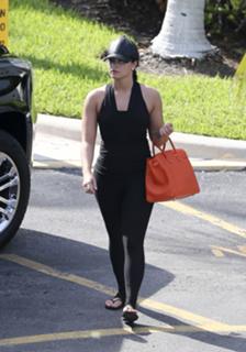 Demi Lovato feet photo thumbnail