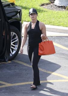 Demi Lovato feet photo thumbnail