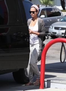 Jessica Alba feet photo thumbnail