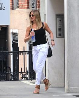 Jennifer Aniston feet photo thumbnail