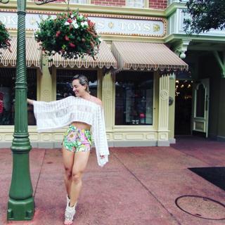 Juliana Salimeni feet photo thumbnail
