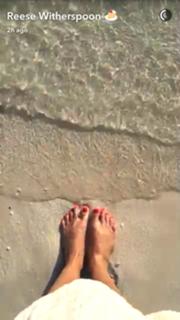Reese Witherspoon feet photo thumbnail