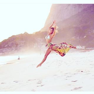 Grazi Massafera feet photo thumbnail