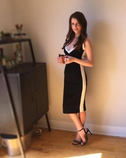Anna Kendrick feet photo thumbnail
