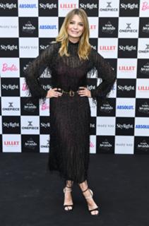 Mischa Barton feet photo thumbnail