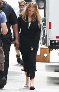 Blake Lively feet photo thumbnail