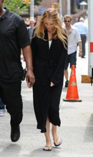Blake Lively feet photo thumbnail