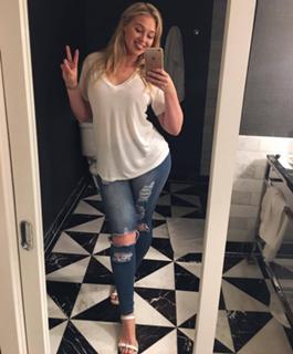 Iskra Lawrence feet photo thumbnail