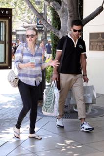 Amanda Seyfried feet photo thumbnail