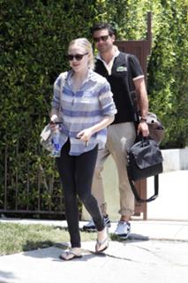 Amanda Seyfried feet photo thumbnail