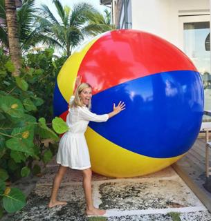 Reese Witherspoon feet photo thumbnail