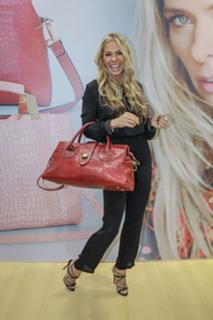 Adriane Galisteu feet photo thumbnail