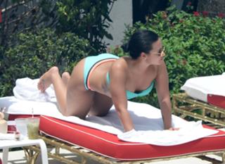 Demi Lovato feet photo thumbnail