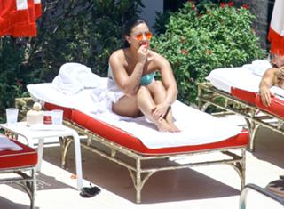Demi Lovato feet photo thumbnail