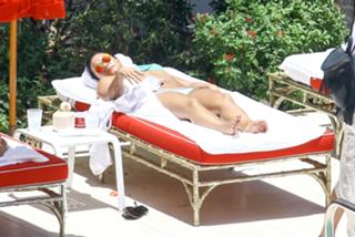 Demi Lovato feet photo thumbnail