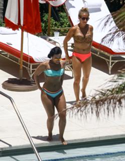 Demi Lovato feet photo thumbnail