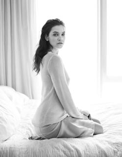 Barbara Palvin feet photo thumbnail