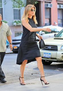 Jennifer Aniston feet photo thumbnail