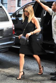 Jennifer Aniston feet photo thumbnail