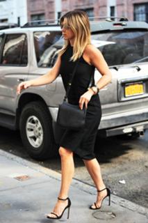 Jennifer Aniston feet photo thumbnail