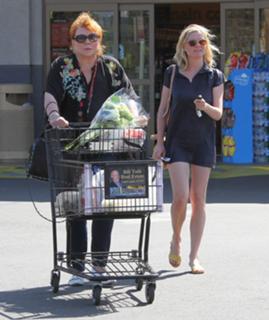 Kirsten Dunst feet photo thumbnail