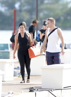 Demi Lovato feet photo thumbnail
