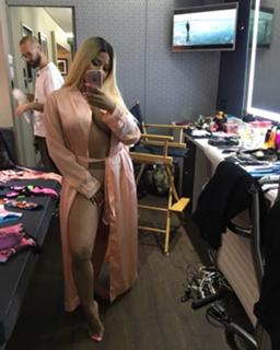 Nicki Minaj feet photo thumbnail