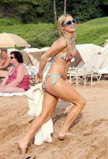 Paris Hilton feet photo thumbnail