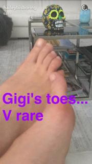 Gigi Hadid feet photo thumbnail