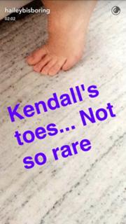 Kendall Jenner feet photo thumbnail