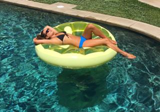 Lea Michele feet photo thumbnail