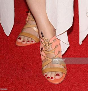 Selma Blair feet photo thumbnail