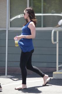 Megan Fox feet photo thumbnail