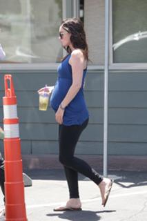 Megan Fox feet photo thumbnail