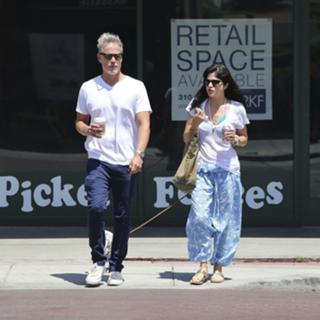 Selma Blair feet photo thumbnail
