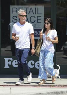 Selma Blair feet photo thumbnail