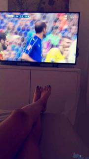 Valentina Vignali feet photo thumbnail