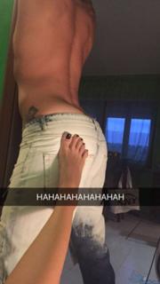Valentina Vignali feet photo thumbnail