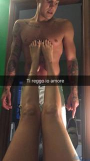 Valentina Vignali feet photo thumbnail