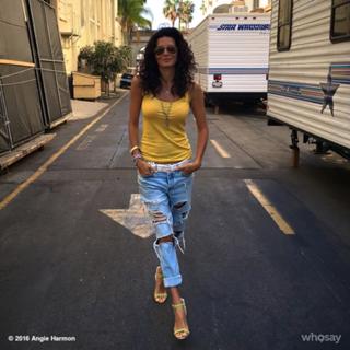 Angie Harmon feet photo thumbnail
