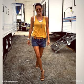 Angie Harmon feet photo thumbnail