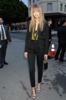 Gigi Hadid feet photo thumbnail