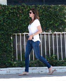 Cindy Crawford feet photo thumbnail