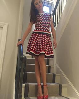 Olga Kurylenko feet photo thumbnail