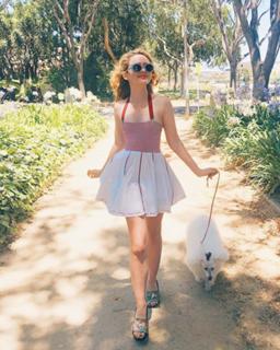 Kathryn Newton feet photo thumbnail