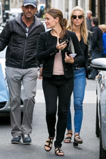 Jennifer Garner feet photo thumbnail